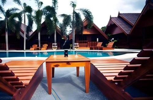Cha-am Resort | Discover Srisawat Resort: Family-Friendly Getaway Awaits