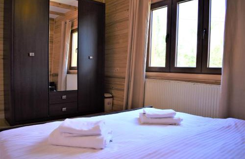 Zabljak House | Cozy Srna Chalet - Enjoy Breakfast and Relax in Hot Tub