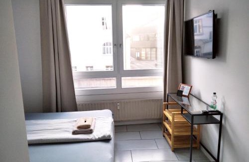 Reutlingen House | Family-Friendly Rooms 118 & 119 in the Heart of Downtown