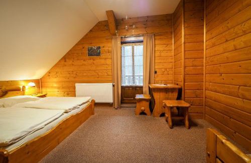Destne v Orlickych horach House | Discover Srub Karolina: Family-Friendly Stay with Breakfast