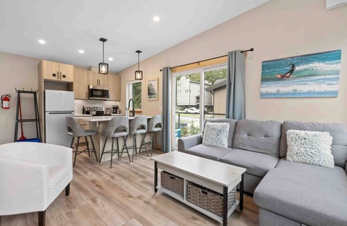 Ucluelet Cabin | SS#8-Kitesurfer-Spring Cove, Terrace Beach, Pets