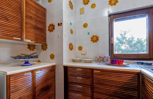 La Pelosa Villa | Villa Pelosa: Family-Friendly Retreat with Pet Amenities