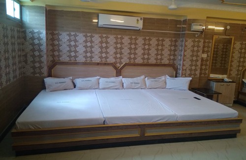 Kanchipuram Hotel | Budget-Friendly SSK Residency with Breakfast & Child Care