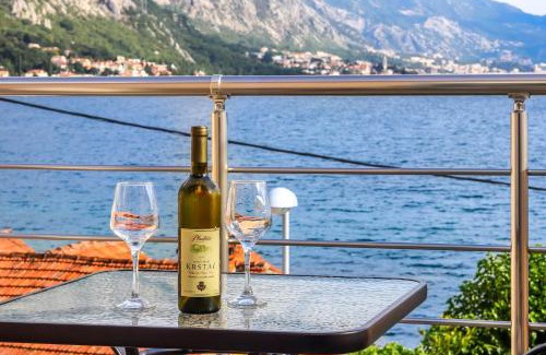 Orahovac Apartment | Oceanfront SSM Apartmani: 4-Star Stay with Ocean Views