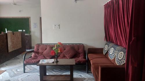Bhubaneshwar House | Budget-Friendly Stay at SSPRIDE Guest House with Hot Tub