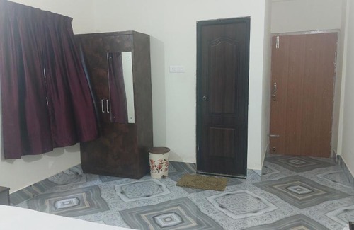 Bhubaneshwar House | Budget-Friendly Stay at SSPRIDE Guest House with Hot Tub
