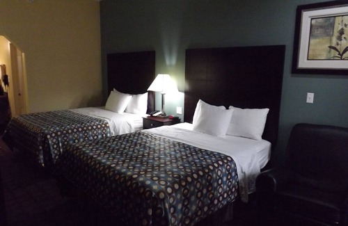 Kilgore Hotel | Budget-Friendly Stay at Sunriser Inn with Breakfast Included