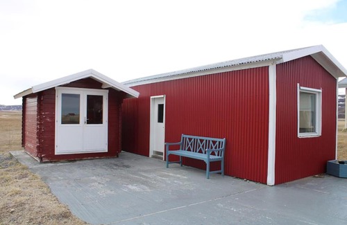 Egilsstadir Apartment | Cozy Stóri-Bakki Cottage: Pet Friendly & Family Welcoming