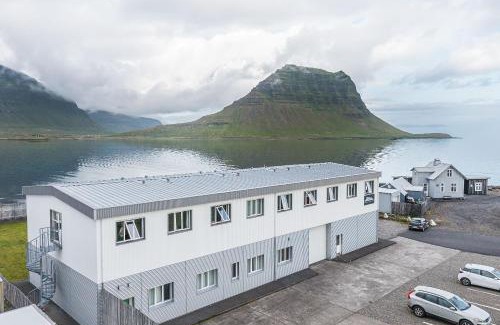 Grundarfjordur Bed & Breakfast | Cozy Stöð Guesthouse with Ocean Views and Family Amenities