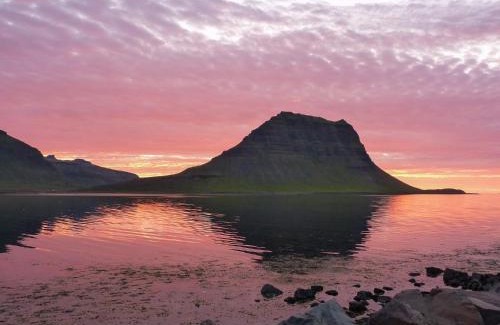 Grundarfjordur Bed & Breakfast | Cozy Stöð Guesthouse with Ocean Views and Family Amenities