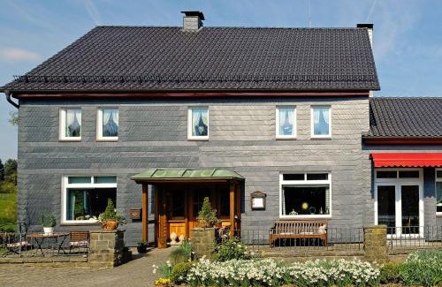 Wiehl Apartment | Stöltings Landhaus: Family-Friendly Retreat with High Ratings
