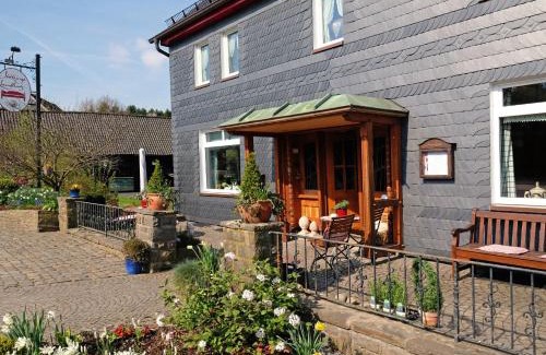 Wiehl Apartment | Stöltings Landhaus: Family-Friendly Retreat with High Ratings
