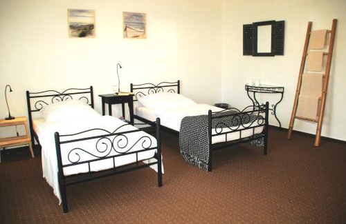 Pruchten House | Cozy Störtebeker Hof Pension with Restaurant and Breakfast