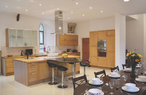 Blaencwm Cottage | Inviting 5-Bedroom Retreat in Treherbert with Lake View