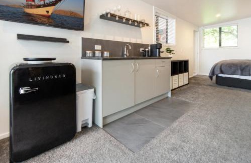 Saint Albans Apartment | St Albans Gem: Family-Friendly Studio with Queen Bed
