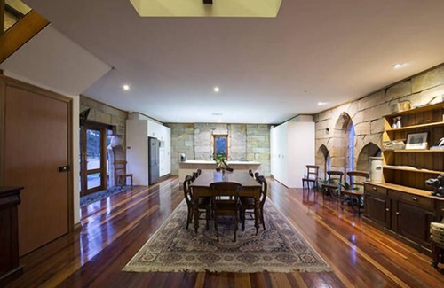 Lower Macdonald House | Pet Friendly St Albans St Joseph's Guest House with Views