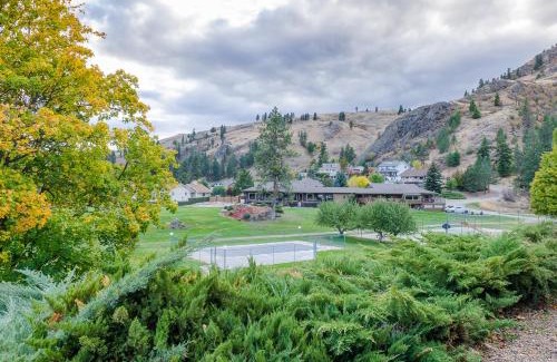 Okanagan-Similkameen Hotel | Relax at St Andrews By The Lake Golf Resort with Pool & Views