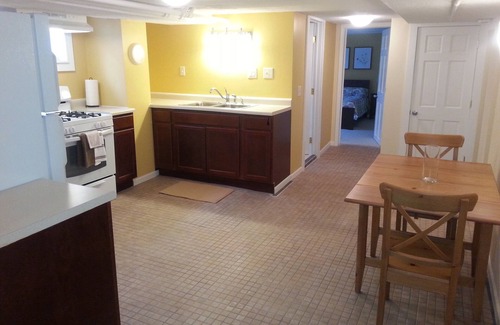St. Anthony Park Apartment | Comfortable St. Anthony Park 2-Bedroom with Pool & Spa