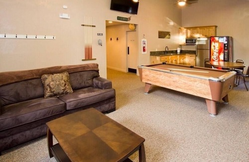 Mammoth Lakes Condo | Exceptional St Anton Condos #77 with Kitchen & Breakfast