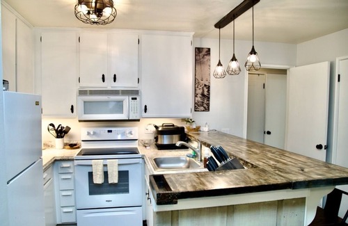 Mammoth Lakes Condo | Exceptional St Anton Condos #77 with Kitchen & Breakfast