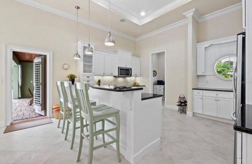 Saint Armands Key House | Explore St Armand's Private Home with Pool and Breakfast