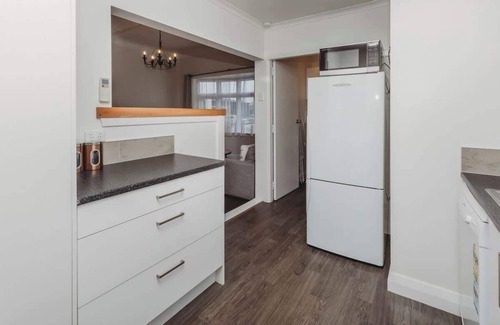 New Plymouth House | Value-Focused St Aubyn City Stay with Ocean Views