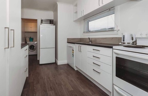New Plymouth House | Value-Focused St Aubyn City Stay with Ocean Views