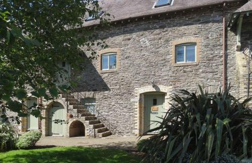 Noss Mayo House | Discover St Aubyn Cottage: Ideal for Families and Pets