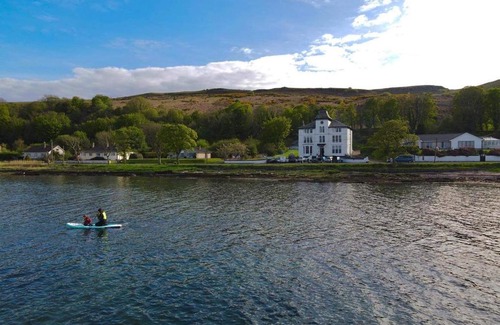 Kilchattan Bay House | St Blane’s House: Pet-Friendly Retreat with Ocean Views