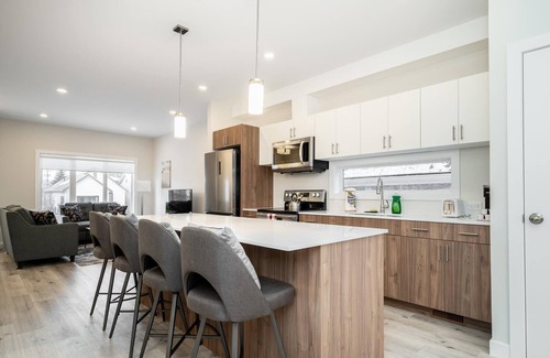 Winnipeg House | St. Boniface: Elegant 3-Bedroom Retreat with Parking