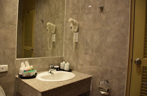 Pathum Thani Hotel | Relaxing Retreat at St.Carlos Medical Spa with Pool & Dining
