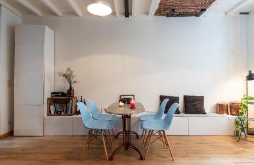 Dansaert Apartment | Discover Family-Friendly St Catherine Duplex Residence