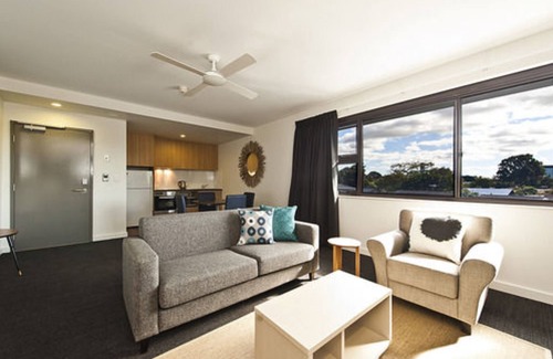Crawley Hotel | Eco-Friendly St Catherine's on Park with Pool & Spa Access