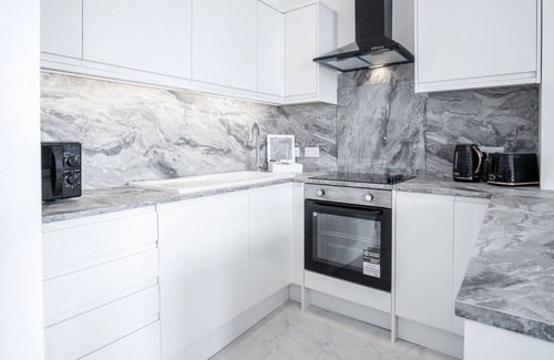 Tenby Apartment | Unforgettable St Catherine's View with Family-Friendly Perks