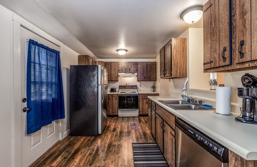 St. Charles Historic District House | Inviting St. Charles 1860's Gem - Perfect for Families!
