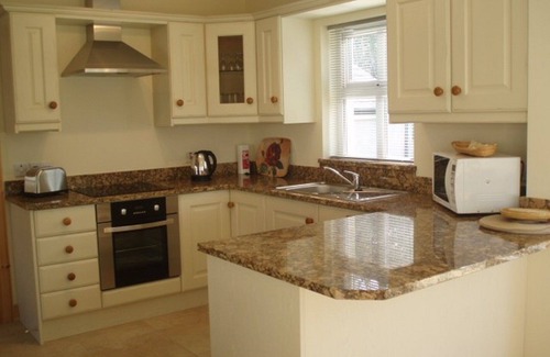 Bushmills Cottage | Top-Rated St Columbs Cottages No. 2 with Breakfast & Kitchen