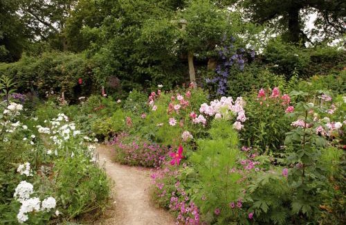 Helston House | Discover St Corantyn Cottage for Your Next Getaway