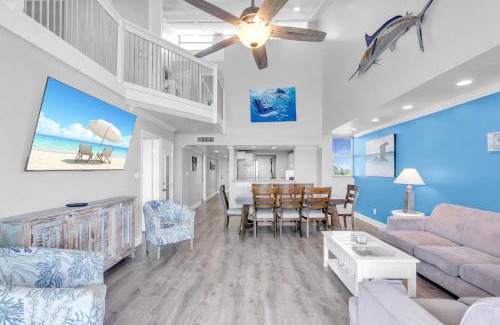 Meadows House | Pet-Friendly Downtown Waterfront Penthouse with Pool