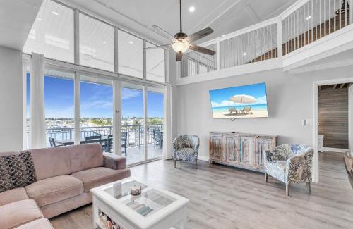 Meadows House | Pet-Friendly Downtown Waterfront Penthouse with Pool