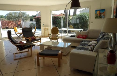 Saint-Cyprien Villa | Experience the Splendor of St Cyprien with Pool Access