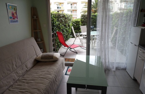 Saint-Cyprien Plage Apartment | Cozy St Cyprien Studio Cabin with Pool and Ocean View