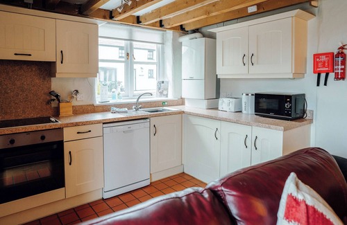 Lydstep Cottage | Spacious 3-Bedroom Retreat in Lydstep near Tenby