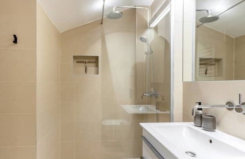 Schottenfeld Apartment | Ideal St. Elizabeth Apartment in Prime Location