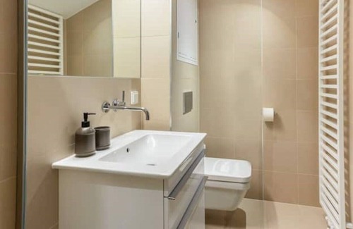 Schottenfeld Apartment | Ideal St. Elizabeth Apartment in Prime Location