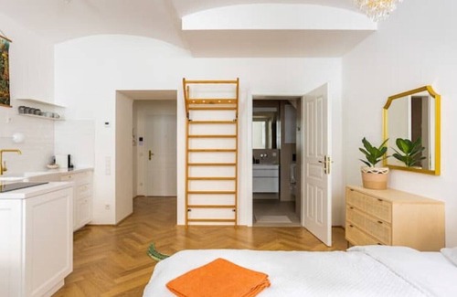 Schottenfeld Apartment | Ideal St. Elizabeth Apartment in Prime Location