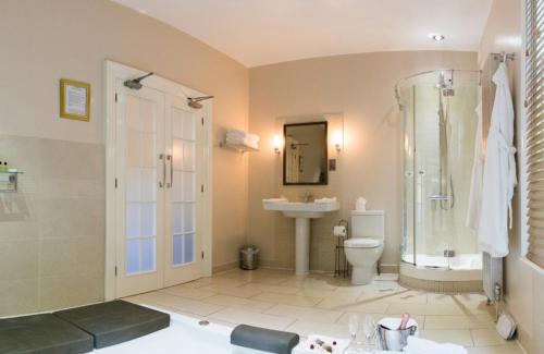 Plympton Hotel | Discover St Elizabeth's House: 4-Star Comfort & Family-Friendly