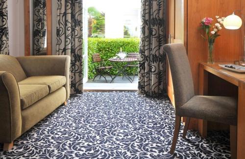 Plympton Hotel | Discover St Elizabeth's House: 4-Star Comfort & Family-Friendly