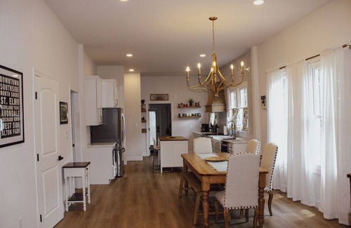 St. Elmo Improvement League House | St. Elmo Lookout - Beautiful Home|Monthly Stays!
