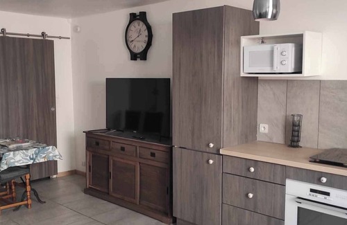 Saint-Laurent-de-la-Salanque Apartment | Cozy Studio with Terrace Steps from the Beach