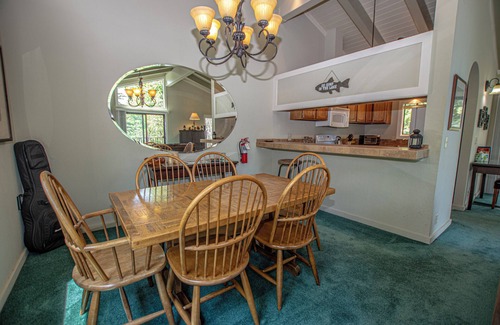 Lake Forest Condo | St. Francis #18: Cozy Condo with Pool and Ocean View
